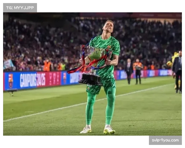 什琴斯尼稳健发挥全场仅一次扑救传球成功率超八成彰显门将实力